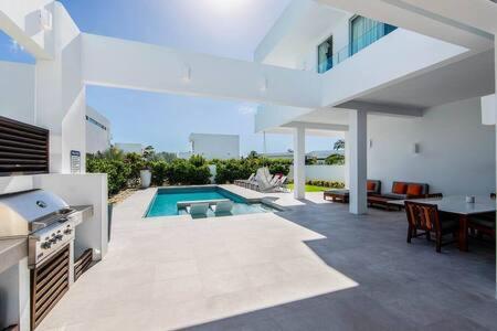 Oceanside 2 Bedroom Luxury Villa With Private Pool, 500Ft From Long Bay Beach -V6 普罗维登西亚莱斯岛 外观 照片