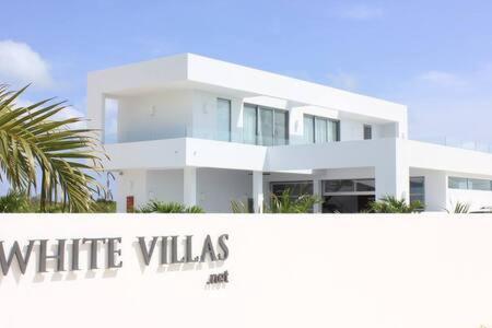 Oceanside 2 Bedroom Luxury Villa With Private Pool, 500Ft From Long Bay Beach -V6 普罗维登西亚莱斯岛 外观 照片